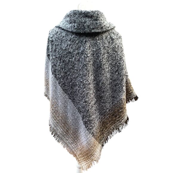 Marled Knit Poncho Shawl Wrap OSFA Gray Tan Black Fringe Toggle Cozy Boho Chic - Picture 6 of 9